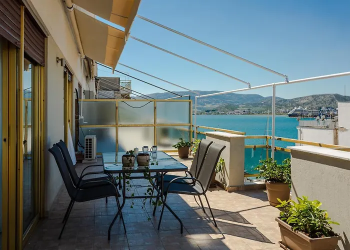 Cozy Seaside Penthouse With Sea & Mountain View.