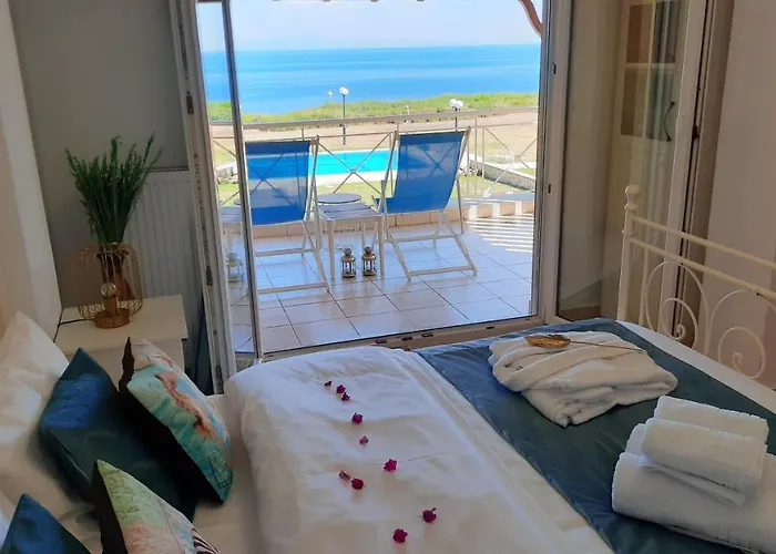 Blue Pastel-Cliffside Villa, Shared Pool, Wild Sandy Beach Nearby