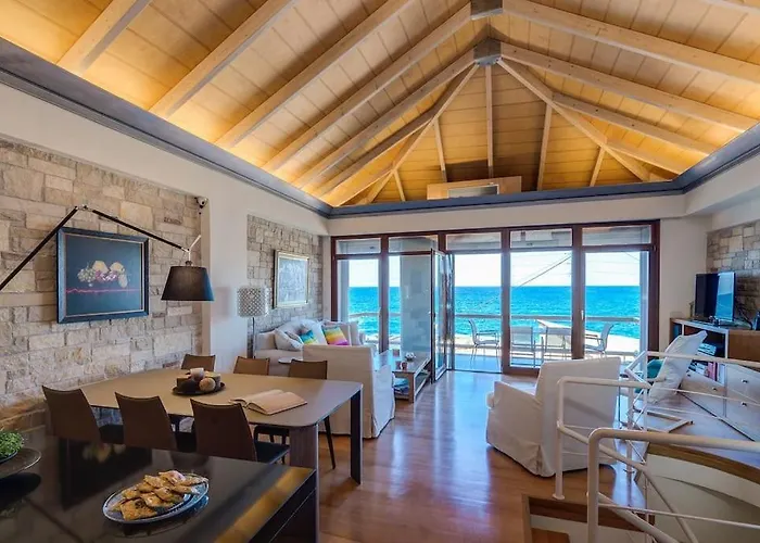 Villa Athina In Front Of The Sea