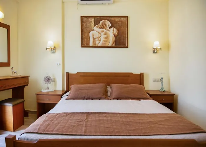 Daisy Hotel Apartments