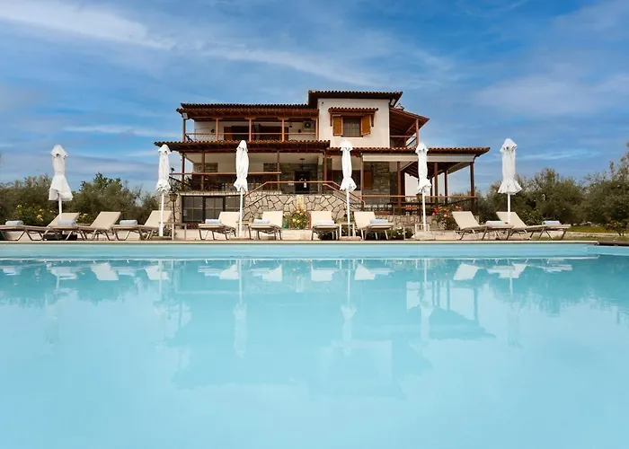 Kalisun Pool House By Georgalas