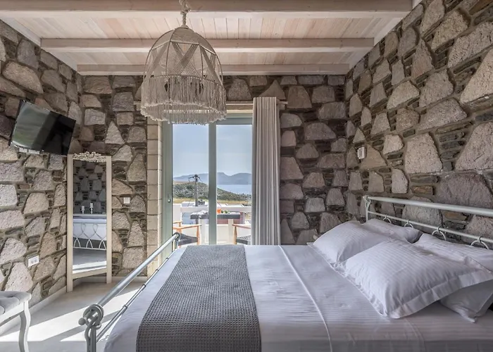 Hilltop Suites Milos