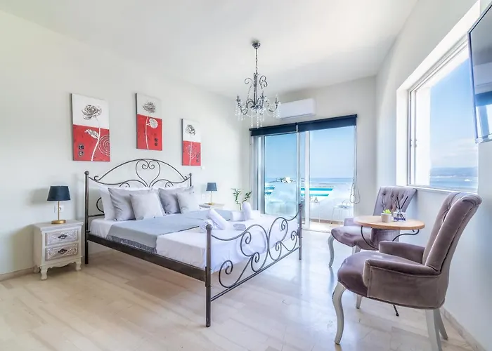 Seaside Apartment With View In The Heart Of City