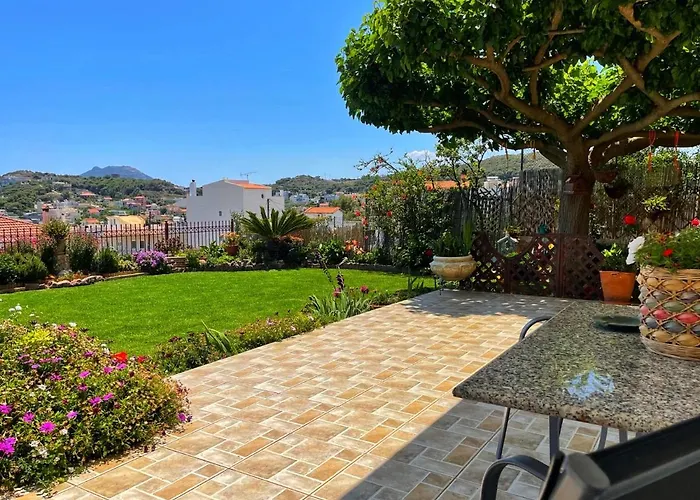 Gardenbnb- Apartment With Garden & Seaview