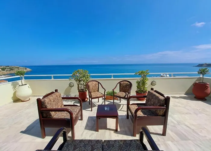 Seaview Flora\'S Luxury Apartment-300Meters From The Beach