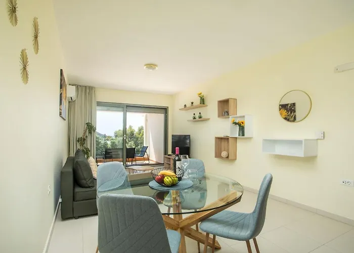 Eden Sunflower - Luxurious Apartment With Sea View