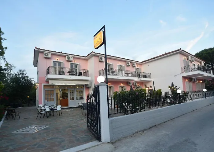 Anaxos Bay Rooms & Apartments