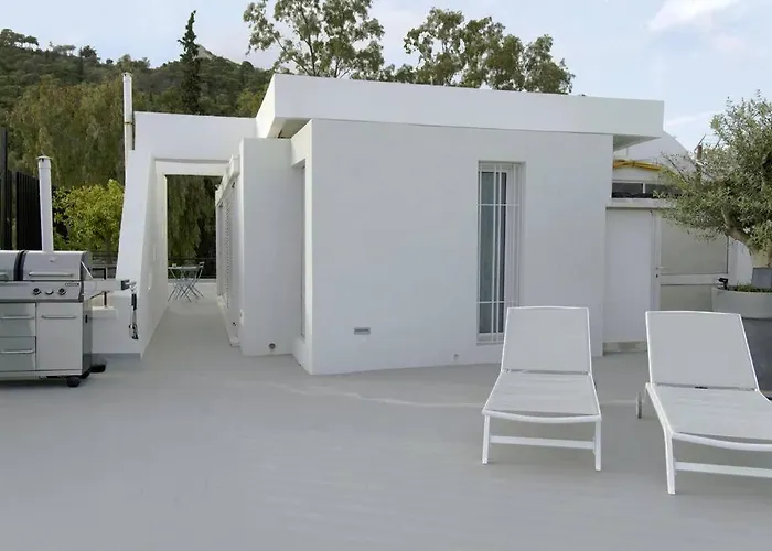 The World Is Beautiful - Cozy Rooftop In Kolonaki!