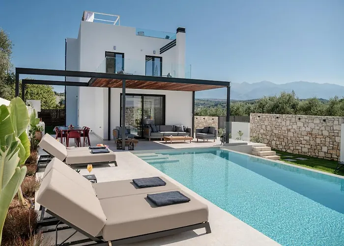 Avrilia Seaside Villa Heated Pool