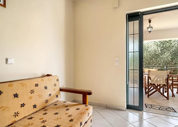 Daratos Apartment 6