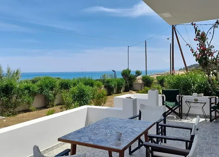 Beachfront Oleanders House In Skala