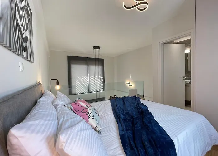 Athenean Bnb - Modern Apartments Near Marina Flisvos