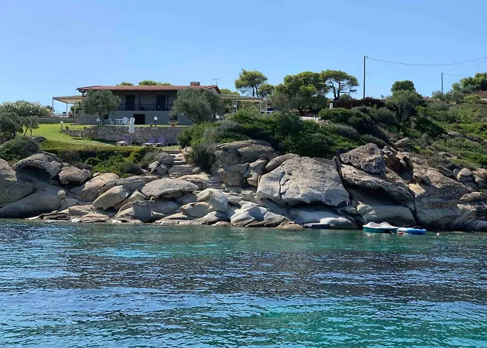 Beachfront Villa Paradise