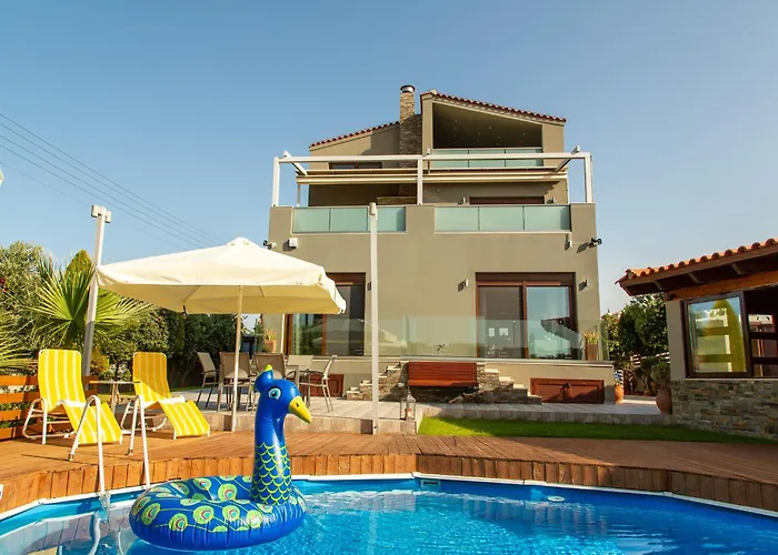 A Cozy Eco Villa By The Sea