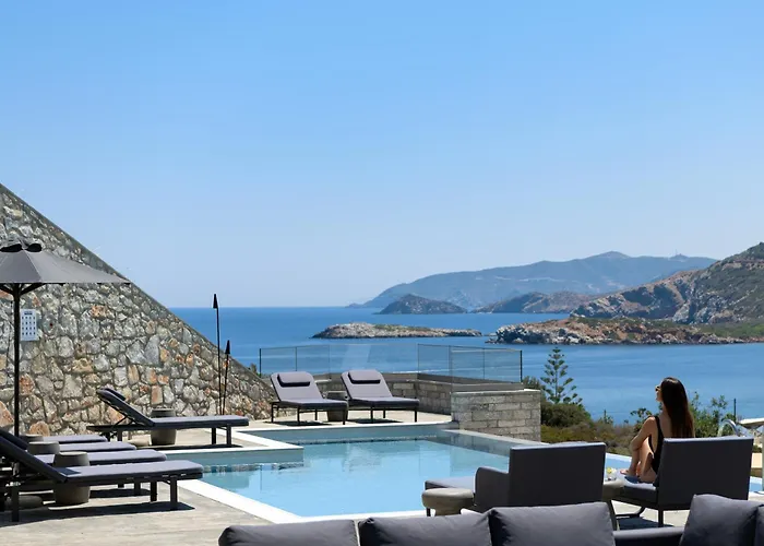 Viveverde Villa, Featuring 3 Pools - Walking Distance To Beach & Shops, By Thinkvilla