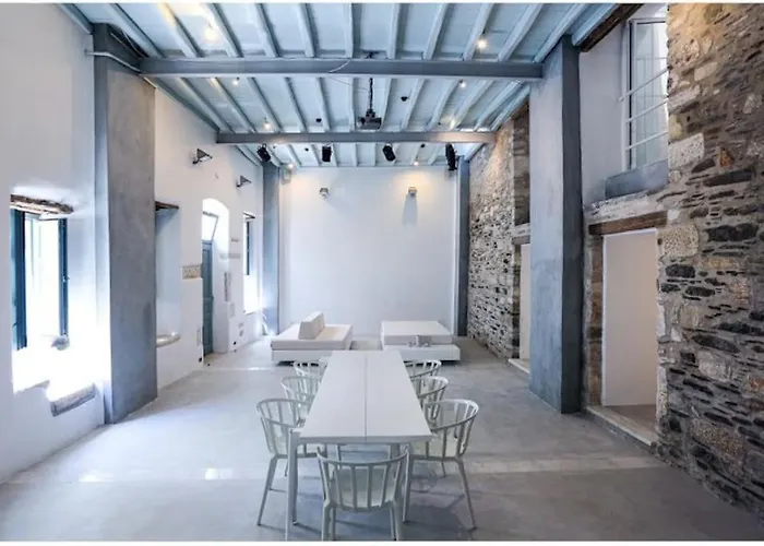 La Galerie - Art House Parikia