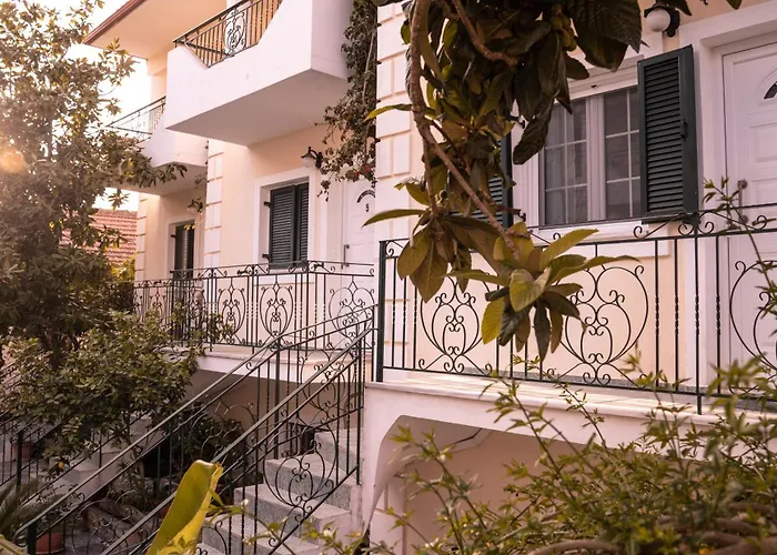 Chrisanthi Apartments