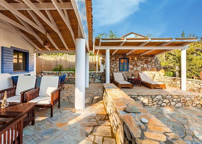 The Blue House Seaside Retreat - Fully Equipped