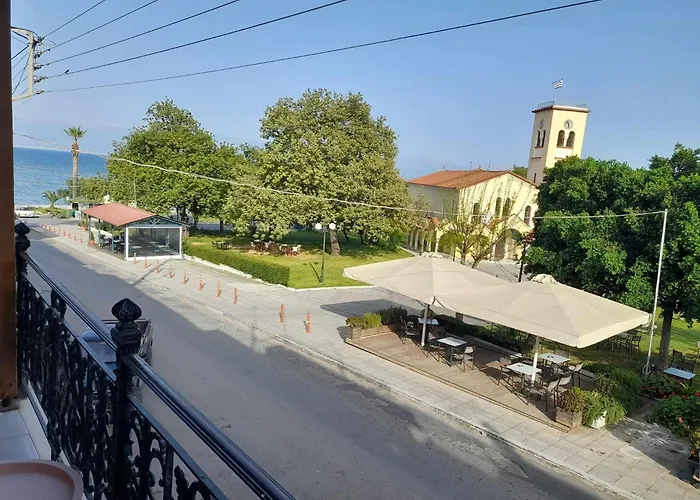 Petalidi Square