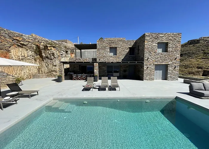Villa Veneterra-Pool-Seaview-Conciergeservices