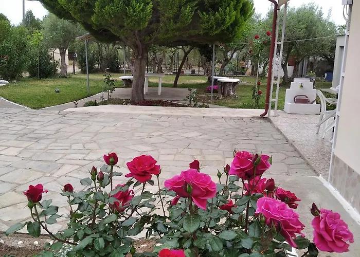 Country House Kalyves, 2 Bedrooms, Sleeps 6, 700Sqmgarden, 180M From Beach