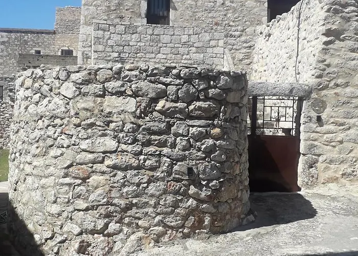 Πέτρινο Σπίτι-Stone House