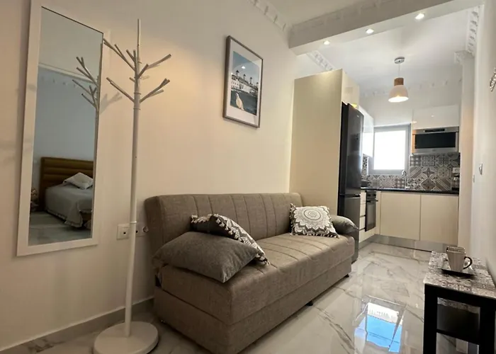 Eleni\'S Green Balcony Modern Apartment By The Sea