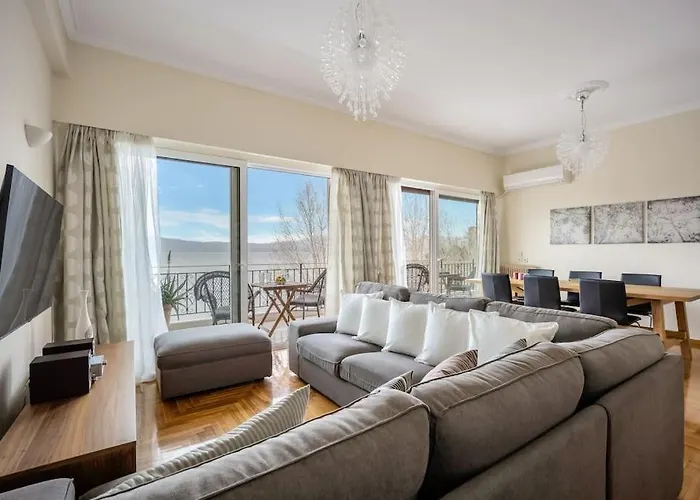 Bright Central Apartment With Splendid Sea View!