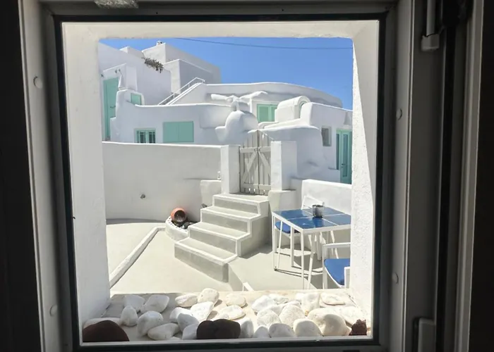 White Swallow Suite Santorini