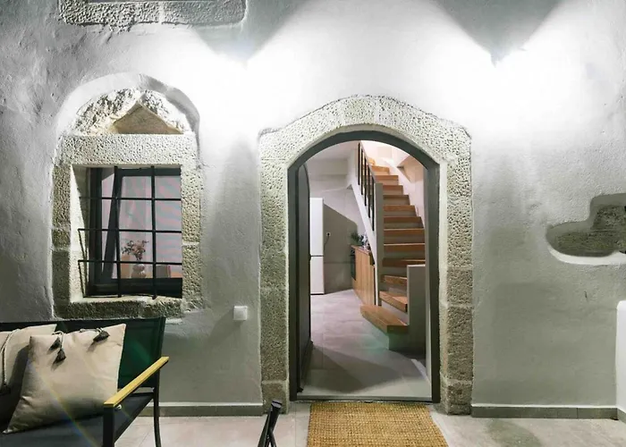 Fos Apartment