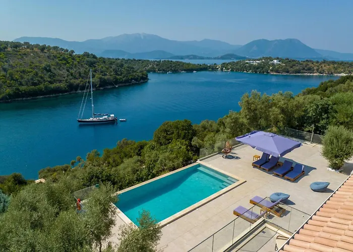 Villa Chriselia - 3 Bedrooms With Sea Access