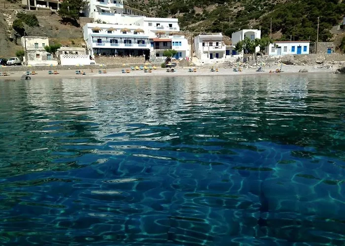 To Votsalo-Beach Side Studios & Taverna