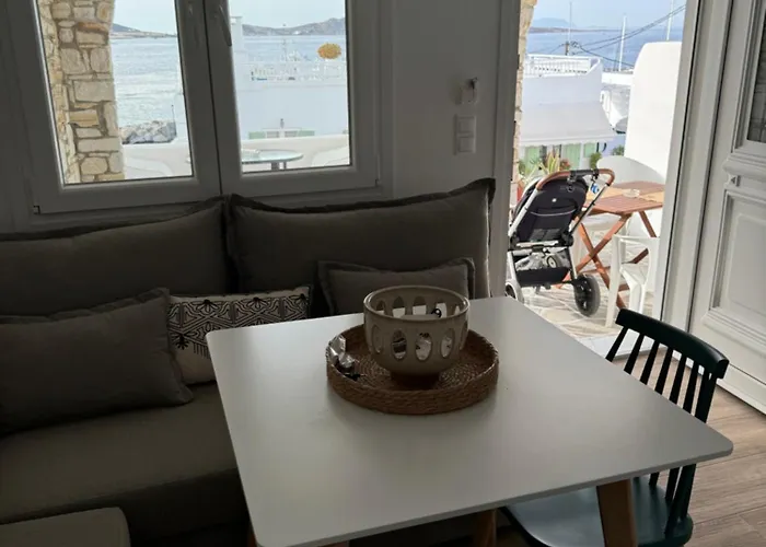 Flora Suite In Naoussa Paros