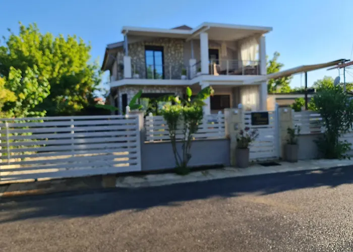 Akis House