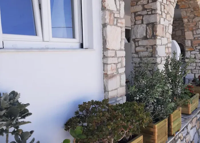 Studios Flora In Naoussa Paros