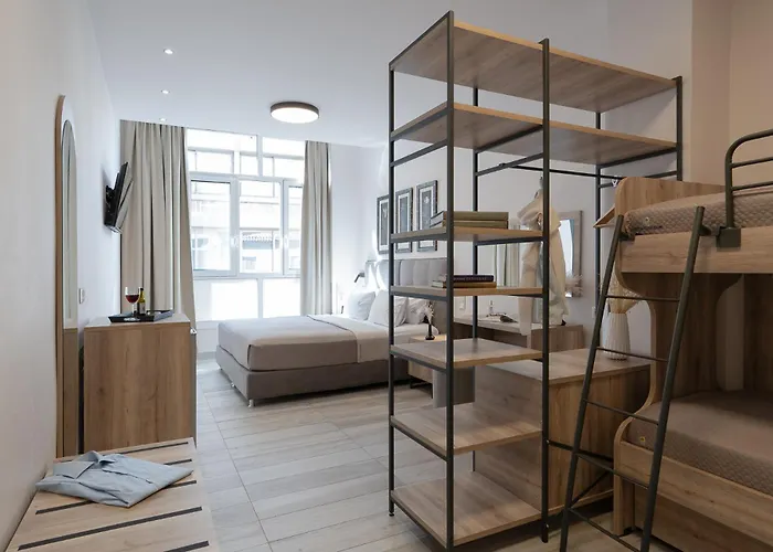 Piraeus City Hotel