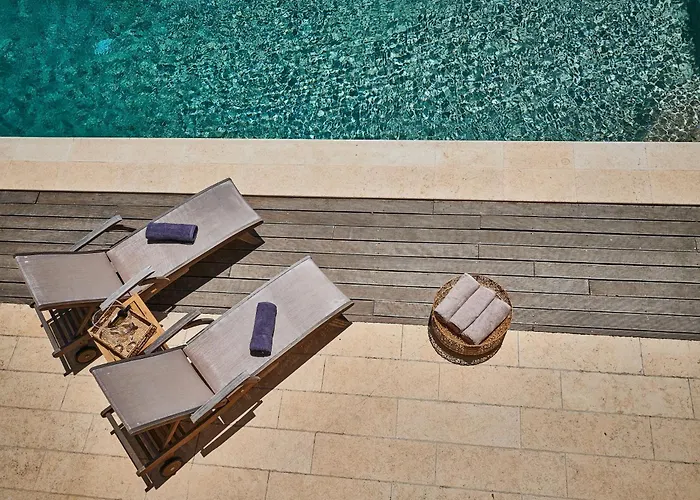 Luxury Apartment With Pool