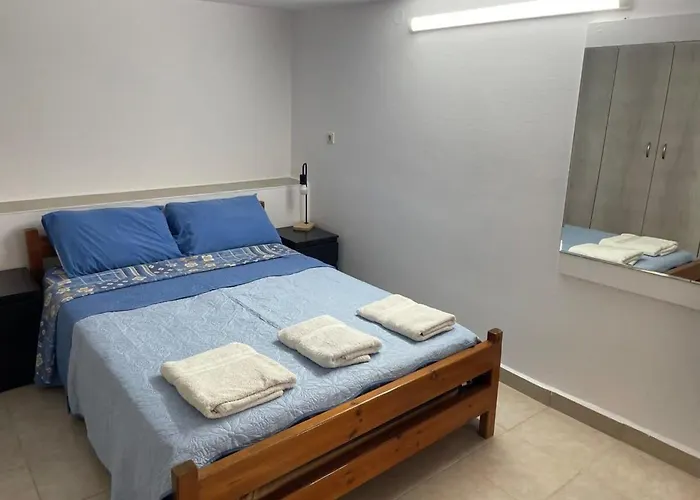 Gorgeous White Marsis Apartment In Paros