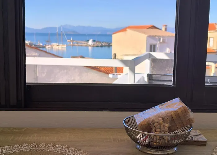 Aegina Downtown Apartments 2