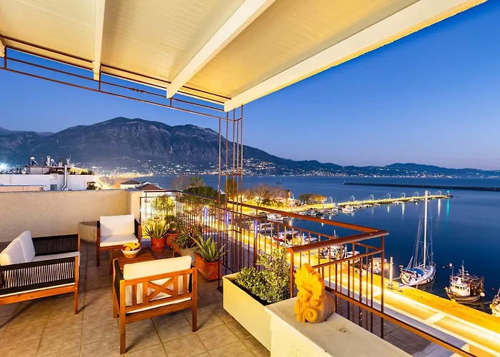 Beachfront Sunny Penthouse - Kalamata Seabliss