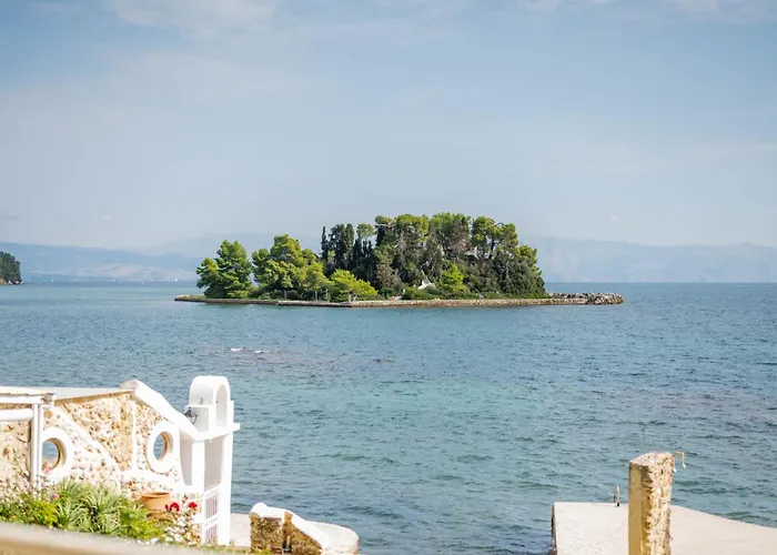 Pontikonisi Hotel & Suites