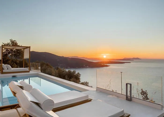 Urania Luxury Villa Rhea