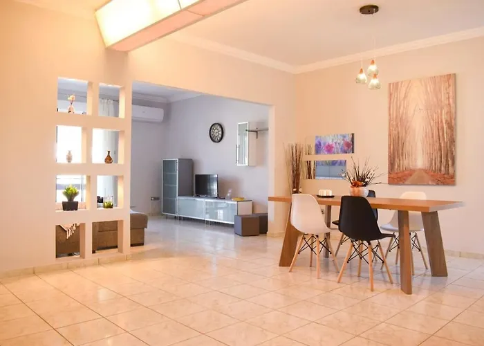 Cozy Flat On The Main Square, 10Min To The Sea