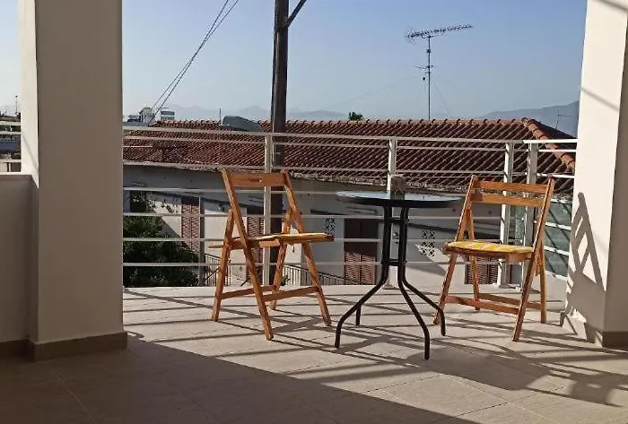Elpida\'S Apartments