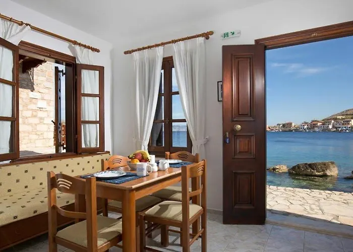 Charming Waterfront Studio With Swimming Access