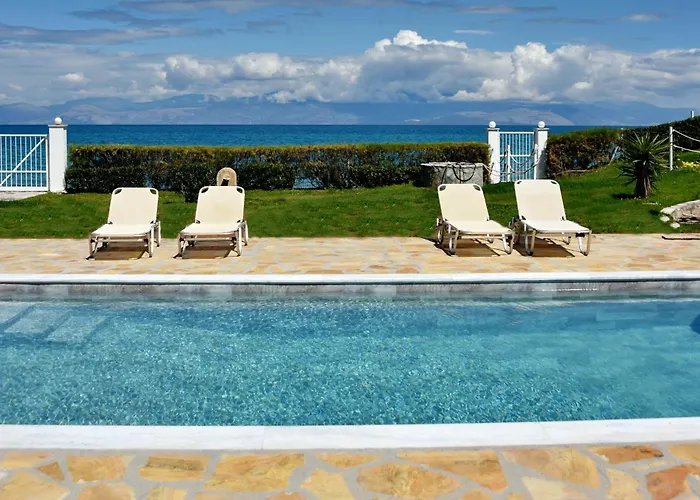 Antorina Grande Beachfront House With Private Pool