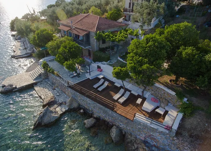 Melies- Seaside Boutique Apartments