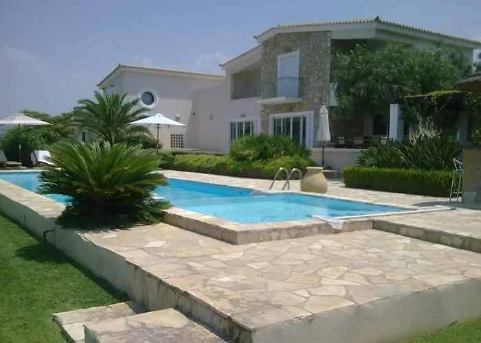 Luxury Villa Flora Kiparissia
