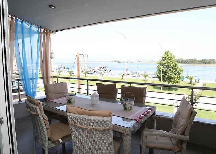 Lakis Luxury Apartment