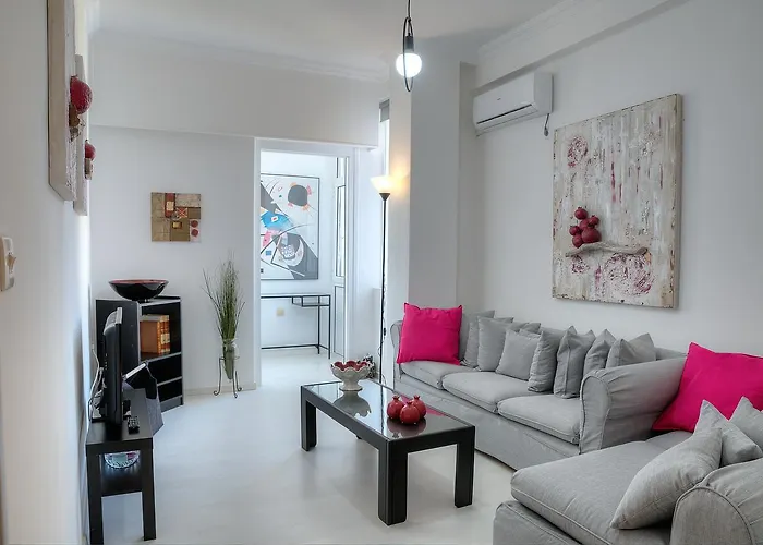 Cosy Apartment In Glyfada Center